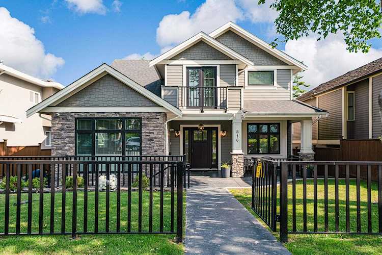 816 Edinburgh Street New Westminster, BC V3M 2V3