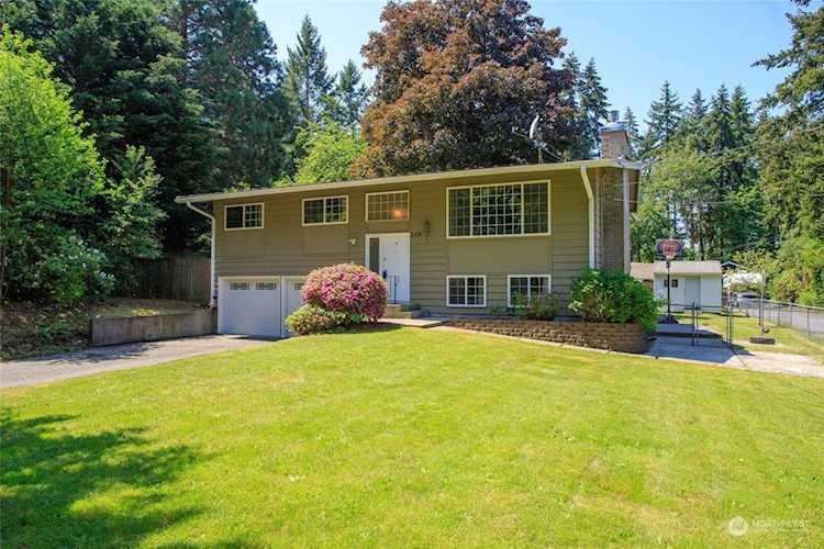 2108 9th St SE Puyallup, WA 98372