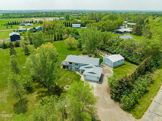 7917 Birchcrest Dr Bismarck, ND 58501