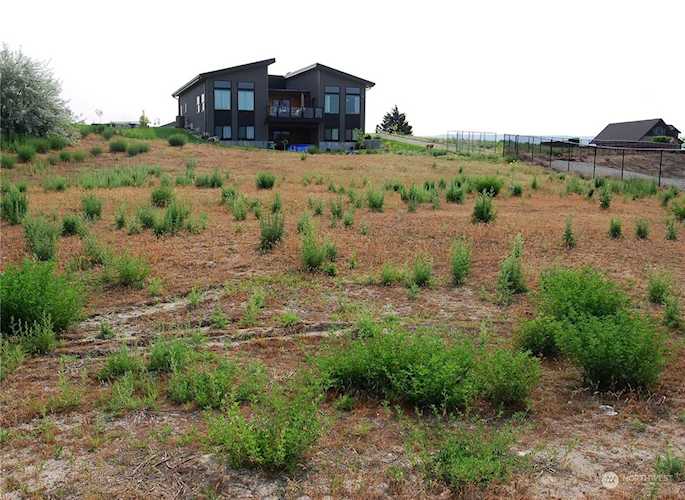 714 3rd St Brewster, WA 98812