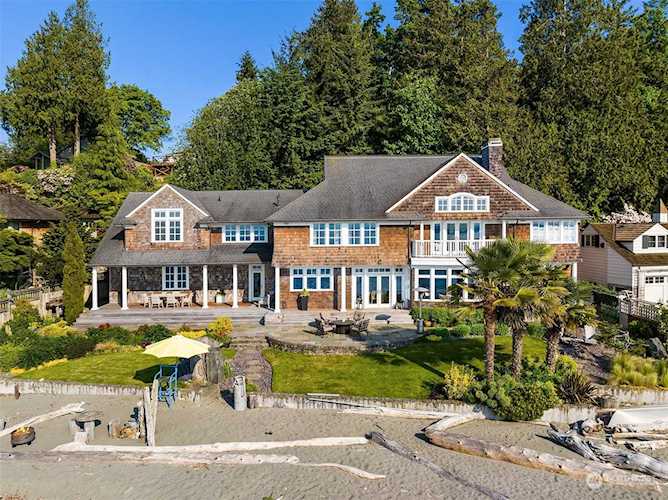 9325 Fauntleroy Way SW Seattle, WA 98136