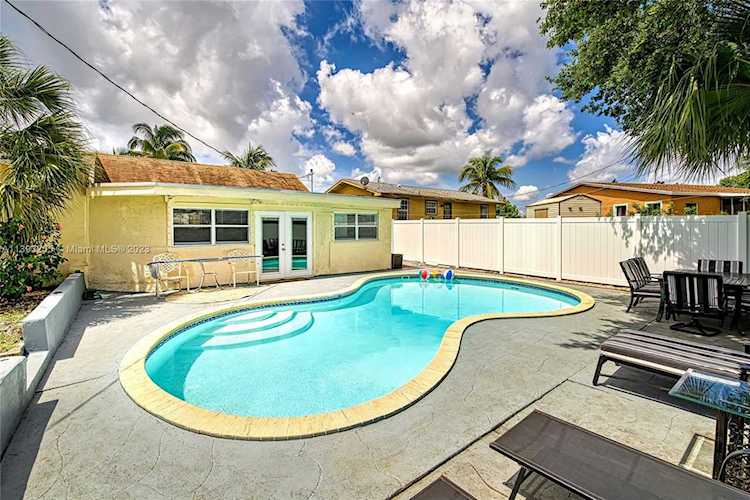 91 NW 28th Ave Boynton Beach, FL 33435