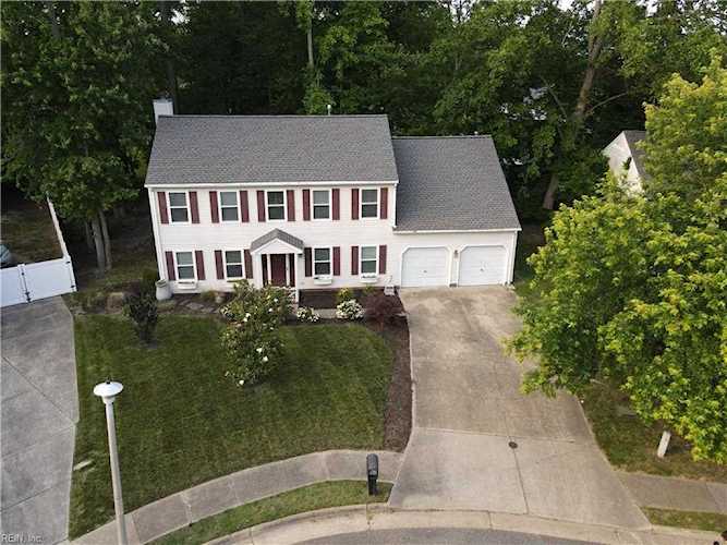4 W Spur Ct Hampton, VA 23666