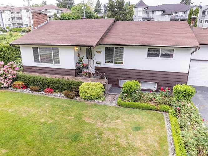 33657 1st Avenue Mission, BC V2V 1H5