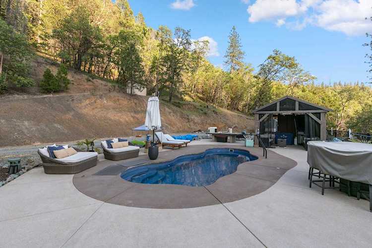 5675 Sardine Creek L Fork Rd Gold Hill, OR 97525