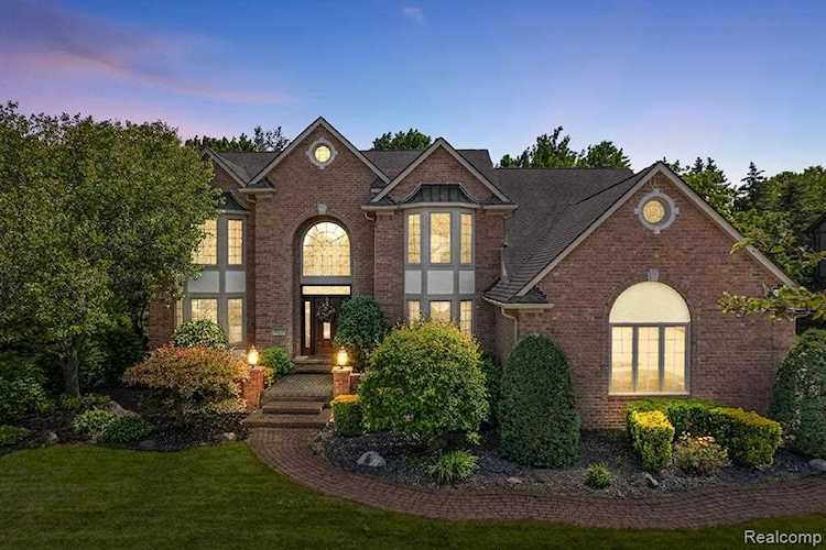 15002 Totten Pl Shelby Twp, MI 48315