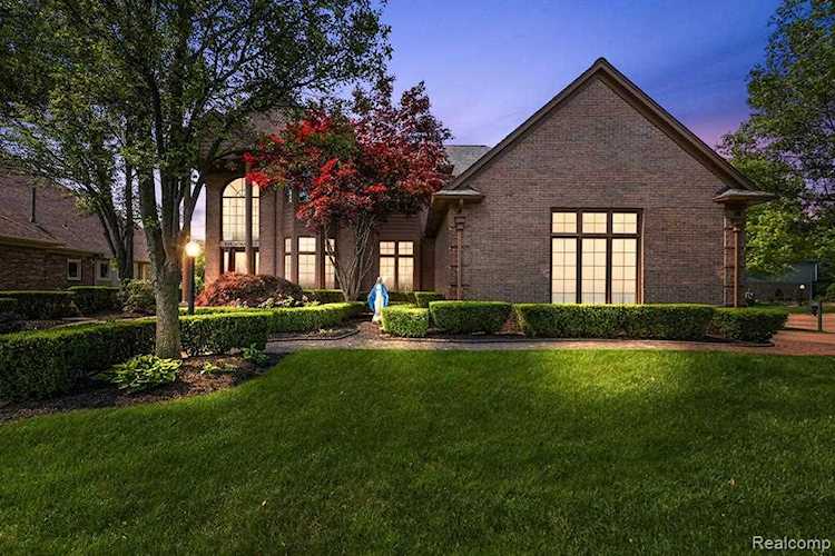 988 Norcross Rochester Hills, MI 48307