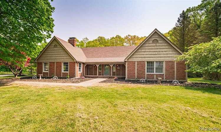 3301 Morrow Milford, MI 48381