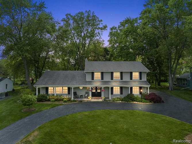 2330 Brenthaven Bloomfield Hills, MI 48304