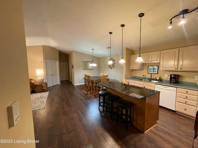 1303 Swan Pointe Blvd #204 Middeltown, KY 40243 | MLS 1637452 Photo 1
