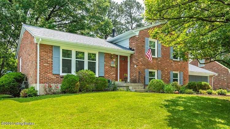 2607 Garden Lake Ln, Louisville, KY 40220 - Garden Park $285,000 Photo 1