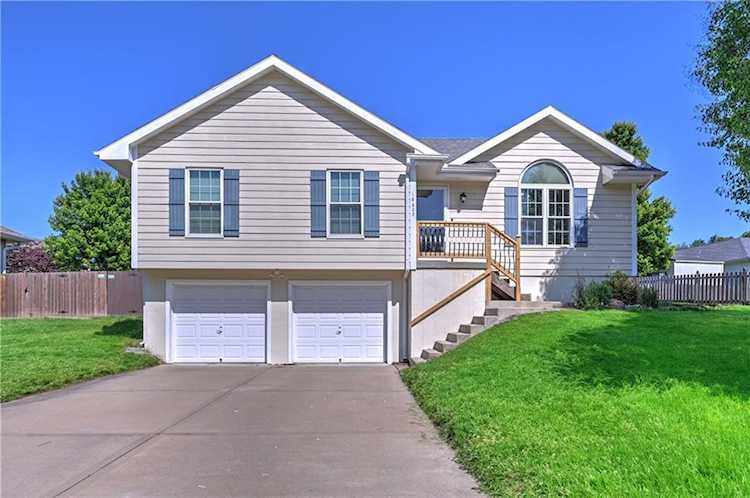 18603 Woodruff St, Smithville, MO 64089 | home for sale Photo 1