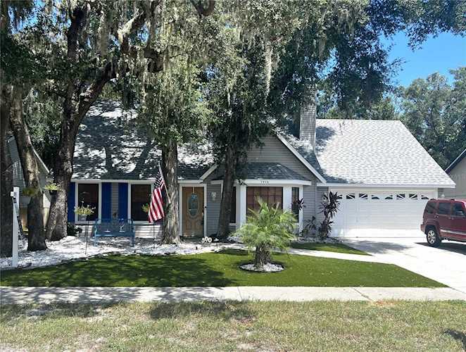 1916 River Crossing Dr Valrico, FL 33596