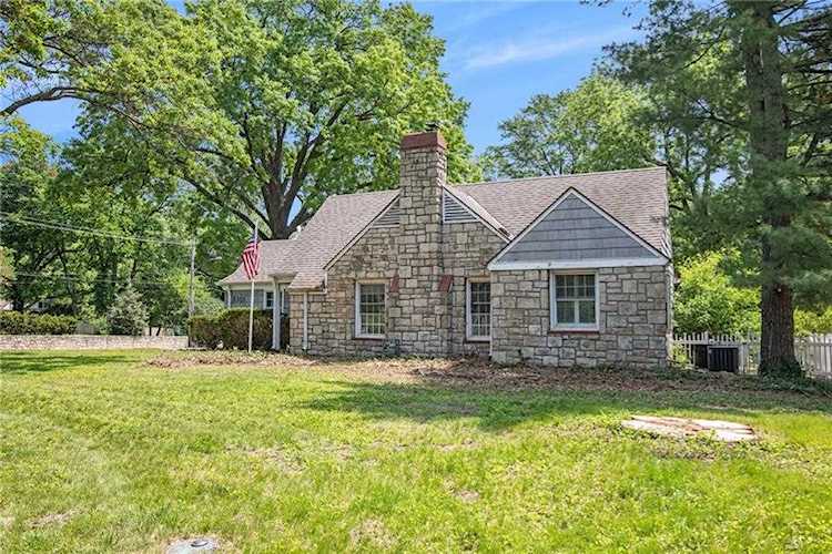 8301 Lee Blvd Leawood, KS 66206 | MLS 2436303 Photo 1