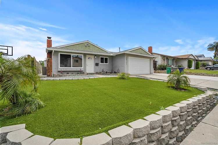 10111 White Pine Ln Santee, CA 92071