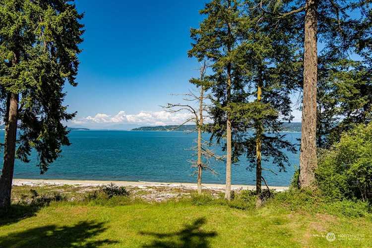 581 Race Rd Coupeville, WA 98239