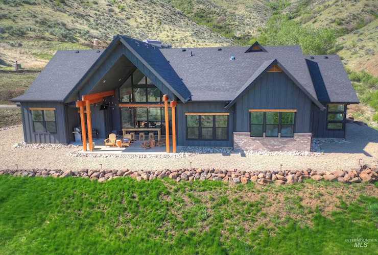 46 Shoemaker Ln Horseshoe Bend, ID 83629