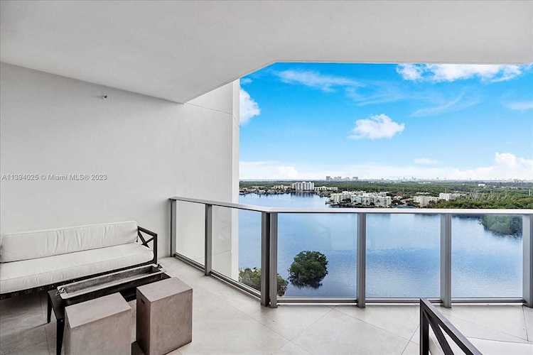 17111 Biscayne Blvd #1704 North Miami Beach, FL 33160