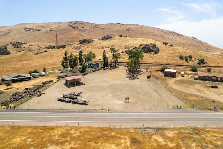 19127 Echo Dr Woodlake, CA 93286 | MLS 223745 Photo 1