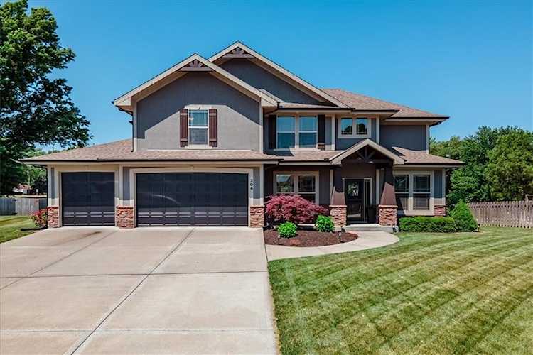204 NE Blackwood Dr Lee's Summit, MO 64086 | MLS 2437224 Photo 1