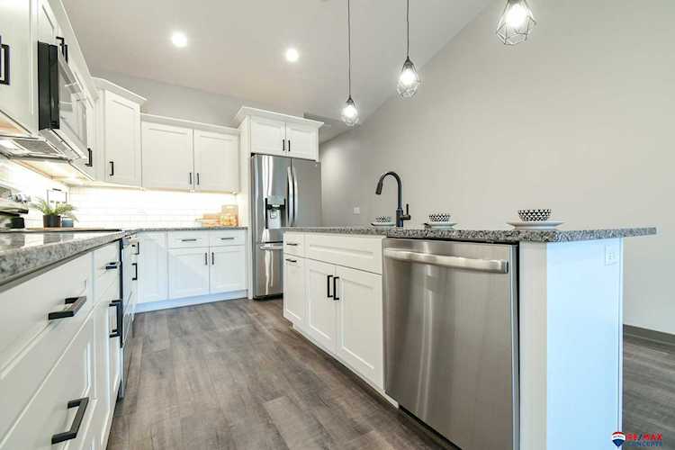 409 S 3rd St Seward, NE 68434