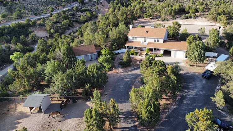 948 W Topaz RD St George, UT 84770 home for sale, MLS#23-241707 - Erika Rogers Photo 1