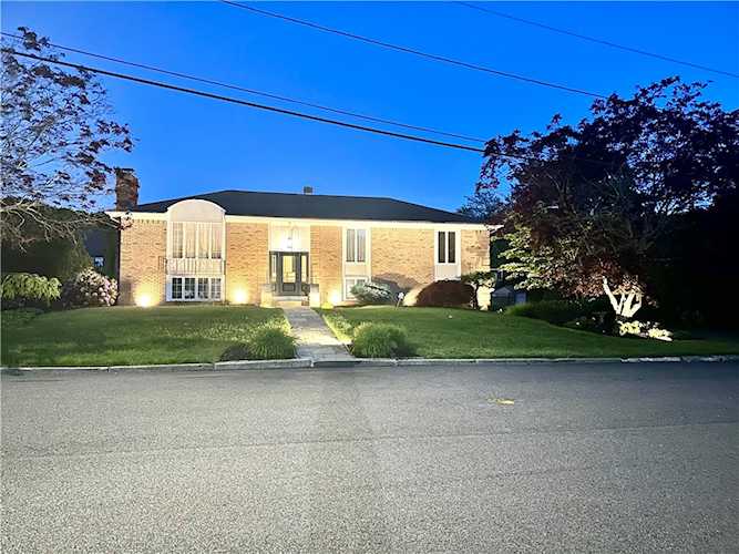 36 Conifer Dr North Providence, RI 02904