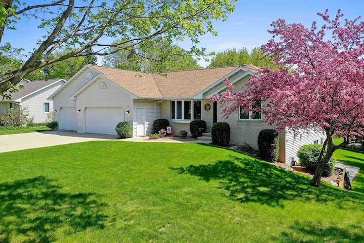 1346 Settlers Row Green Bay, Village of Howard, WI 54313