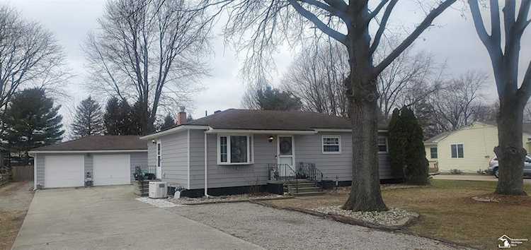 7211 Maplewood Temperance, MI 48182