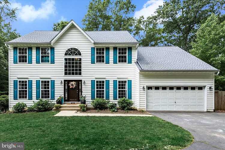 811 Winterberry Dr Fredericksburg, VA 22405