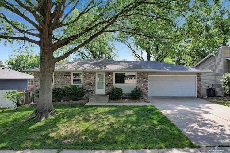 5430 Stonecliffe Dr Lincoln, NE 68516