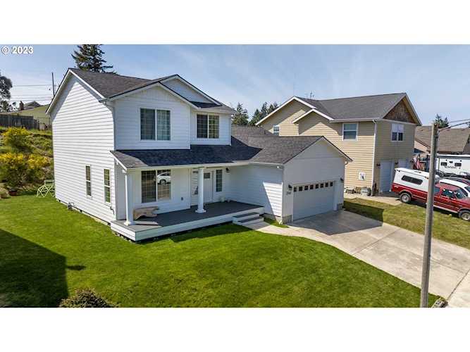 2166 Ash ST North Bend, OR 97459