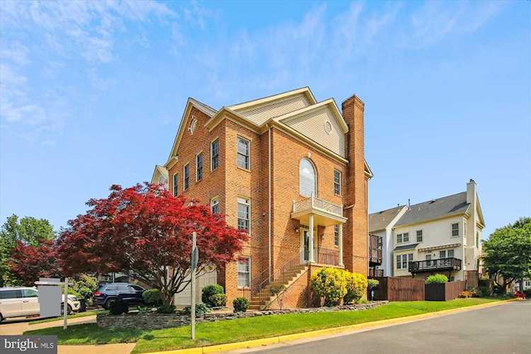 6627 Frost Lake Ln Alexandria, VA 22315