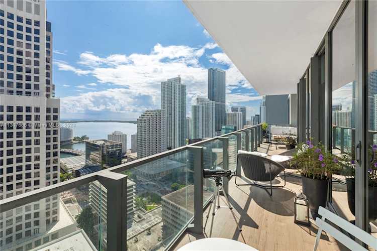 68 SE 6th St #2703 Miami, FL 33131