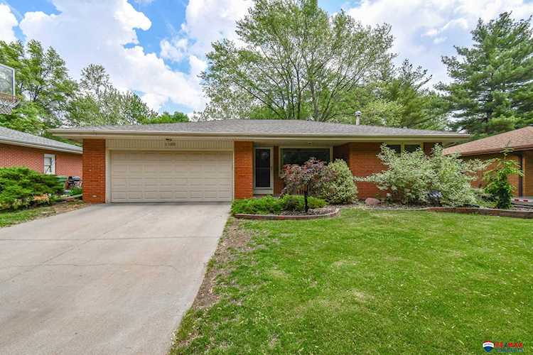1100 Rosewood Dr Lincoln, NE 68510