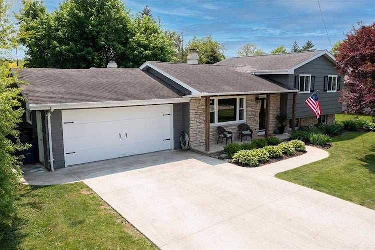 31 Welle Dr Oshkosh, Town of Black Wolf, WI 54902