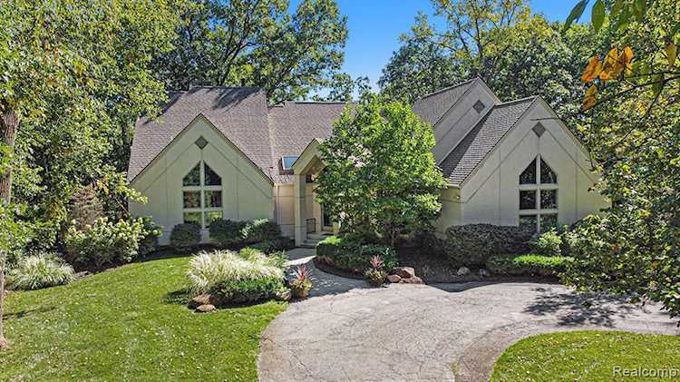 5145 Old Mill Rochester, MI 48306