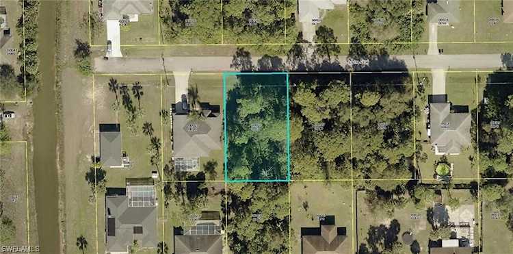 3015 W 18th St in FL, Lehigh Acres Photo 1