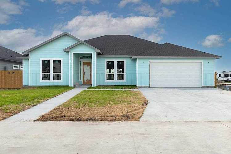 143 Shoalwater Rockport, TX 78382