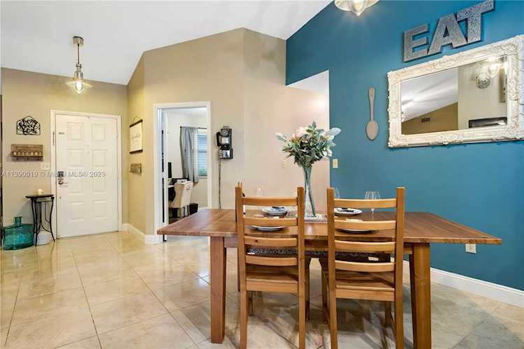 15110 Bristol Ln Davie, FL 33331