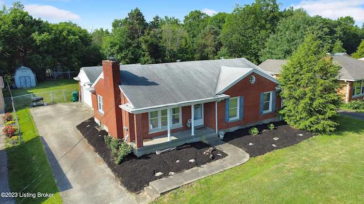 4700 Walden Dr, Louisville, KY 40229 - $268,000 Photo 1
