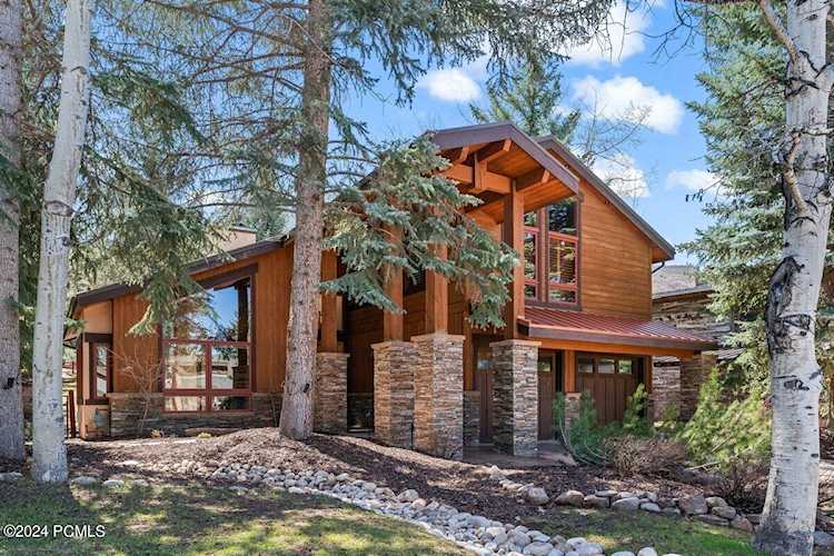 61 Thaynes Canyon Dr Park City, UT 84060