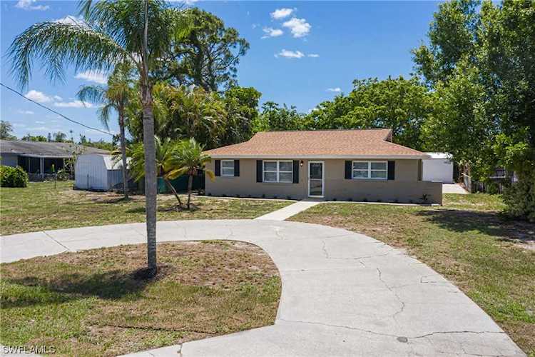 7436 Pine Dr in FL, Fort Myers Photo 1