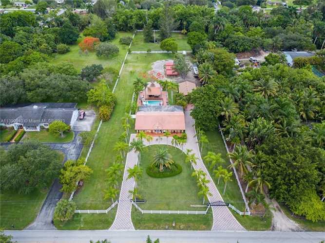 5621 SW 185th Way Southwest Ranches, FL 33332