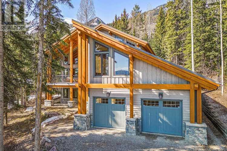 1602 Thompson Crescent Golden, BC V0A1H2