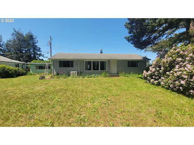 448 10th CT Coos Bay, OR 97420 | MLS 23192976 Photo 1