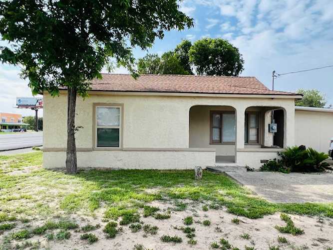 1511 W Morin Del Rio, TX 78840