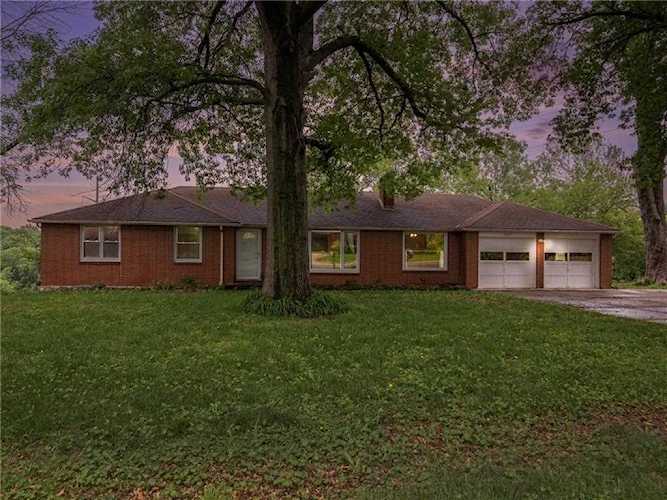 5025 Black Swan Dr Shawnee, KS 66216 | MLS 2437580 Photo 1