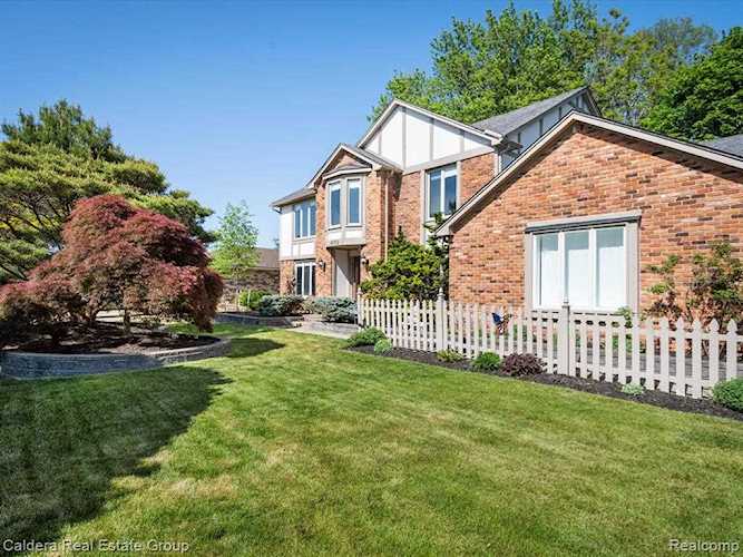 46752 Houghton Shelby Twp, MI 48315