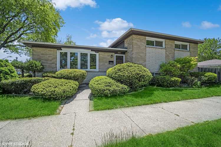 9256 Lavergne Ave Skokie, IL 60077 | MLS 11794354 | Burling Square Group Photo 1